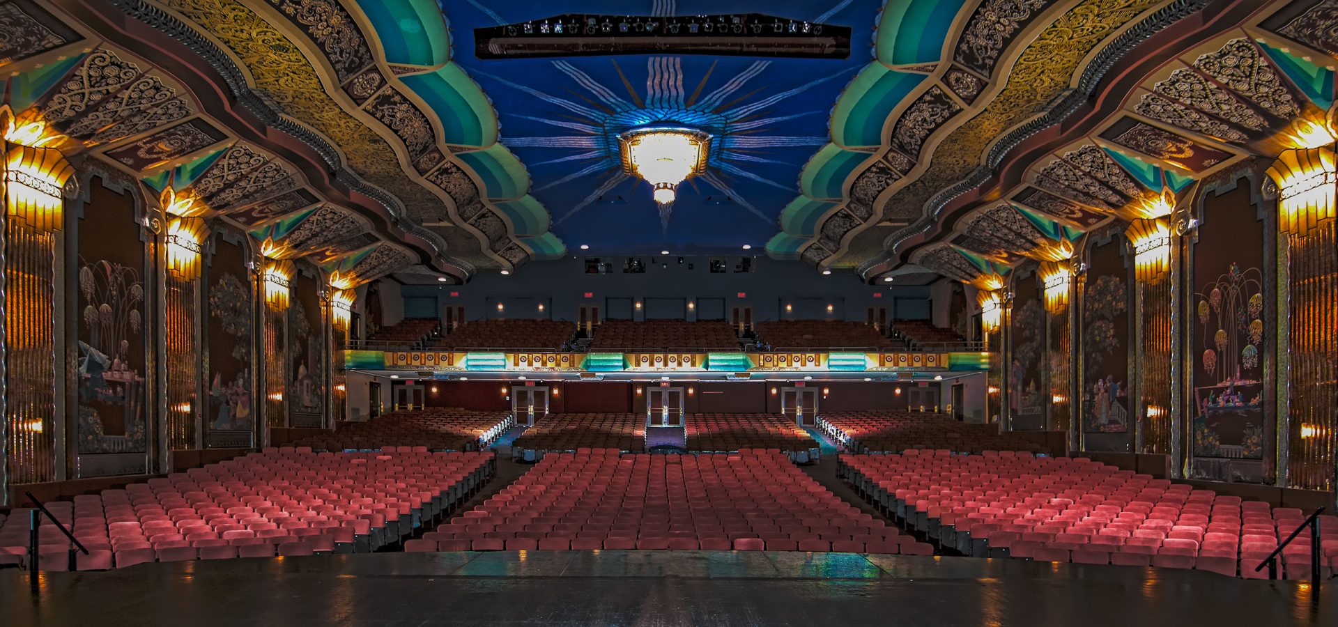 Inside-Paramount-Theatre-from-center-stage
